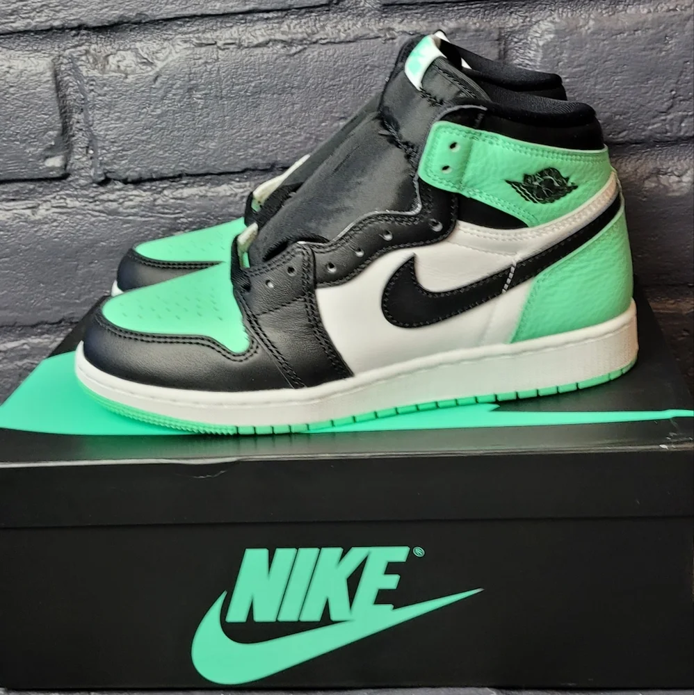 Nike Jordan Retro 1 Green/Black/White Size 6.5